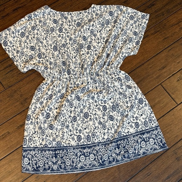 Mario Serrani Navy and Cream Floral Swim cover size Small - Picture 2 of 7